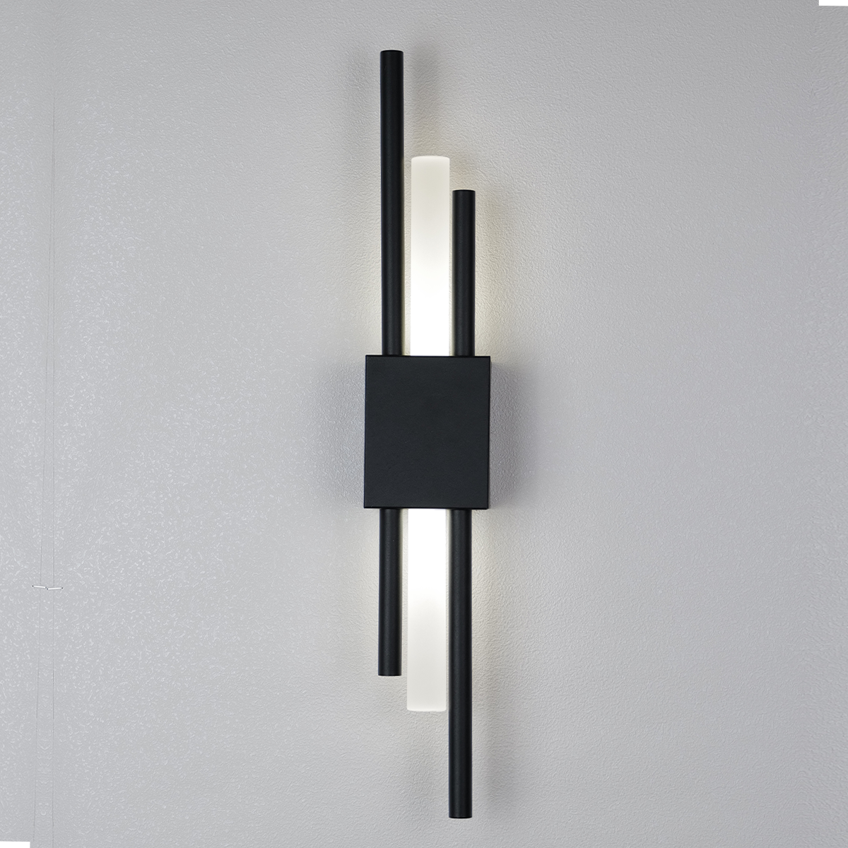 Glitch Wall Light • Black • Wall Wired • 2-Pack