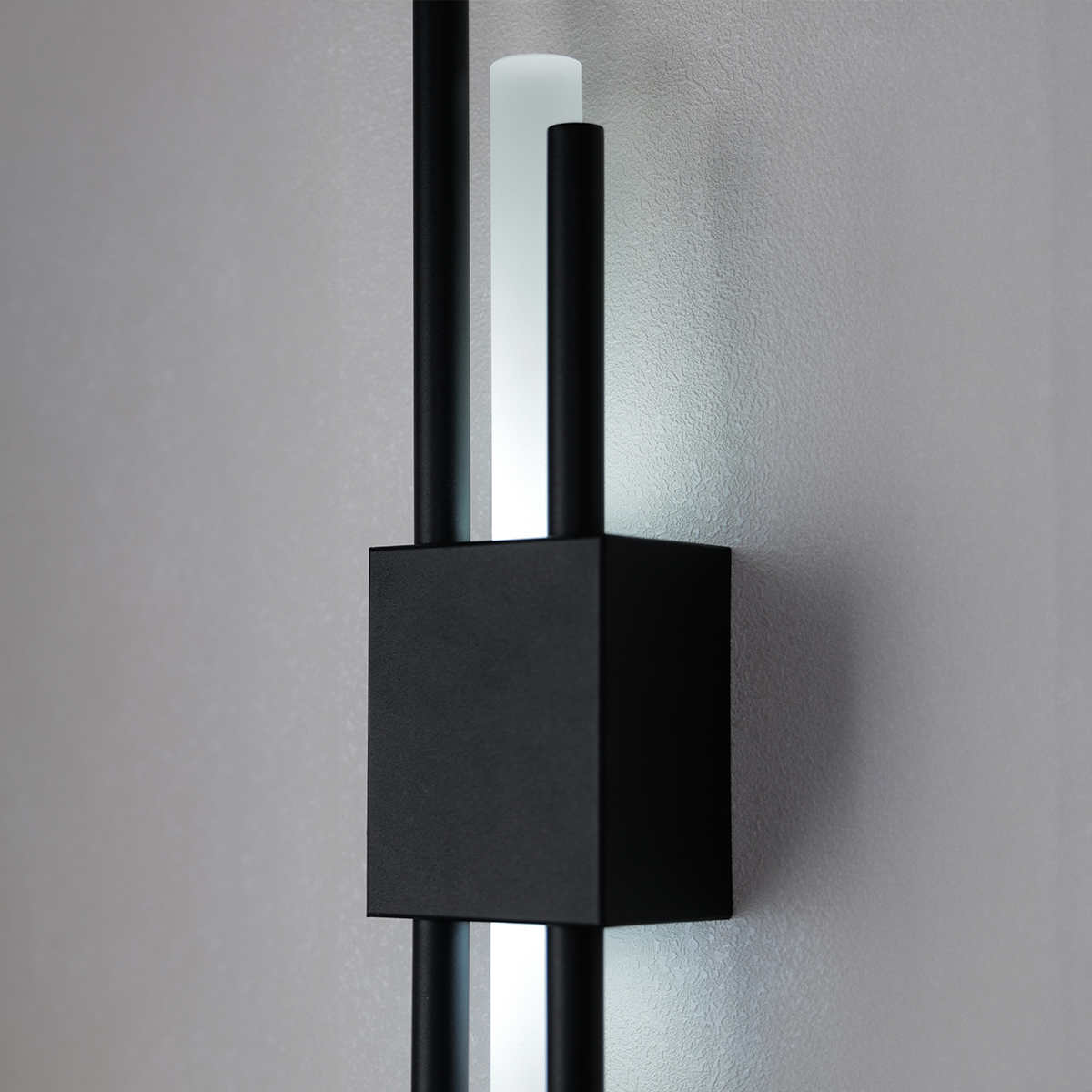 Glitch Wall Light • Black • Wall Wired • 2-Pack